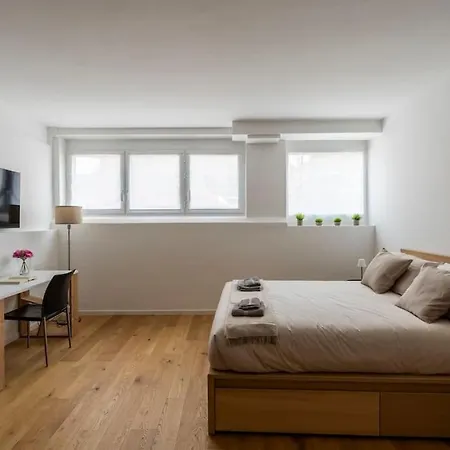 Urban Gym Loft Apartment *